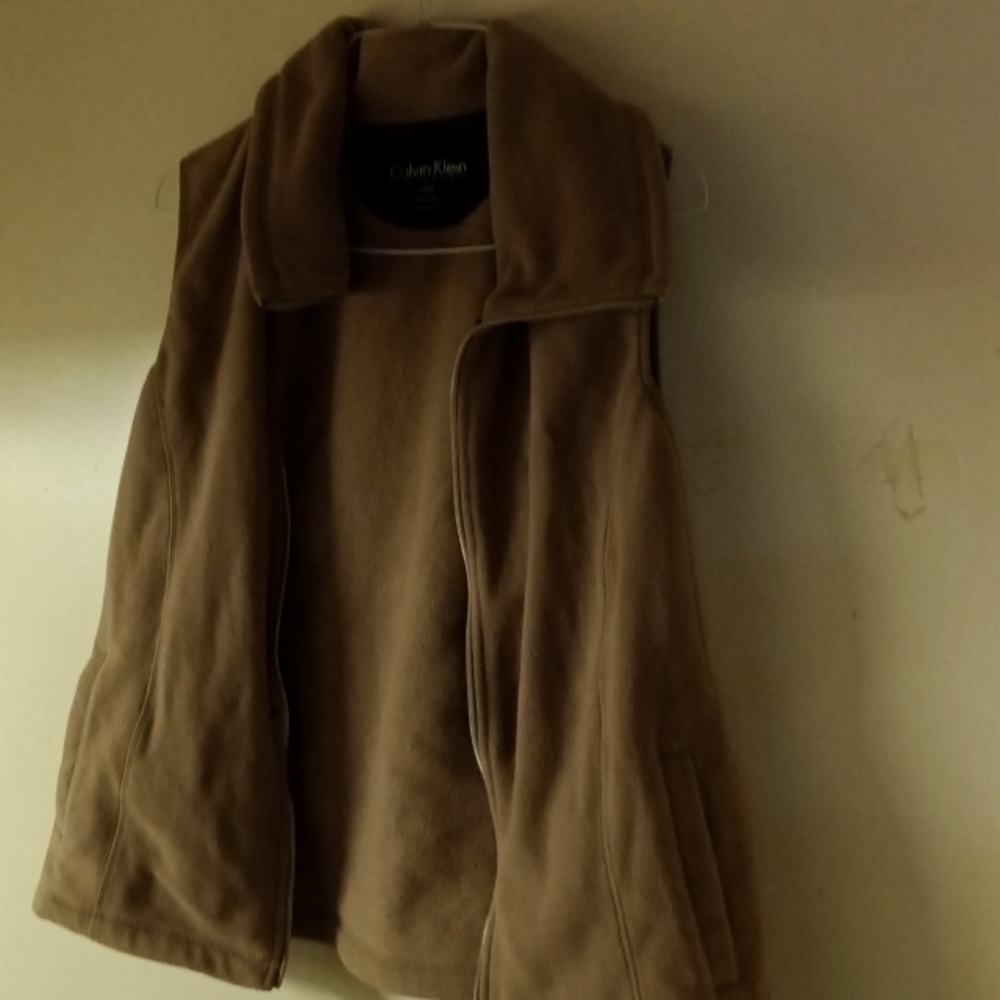 Suede sleeveless jacket